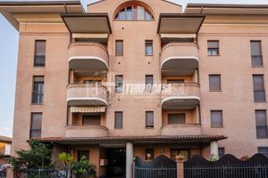 PIANO TERRA CON GIARDINO PRIVATO