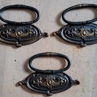 Tre maniglie a pendente in ottone antico