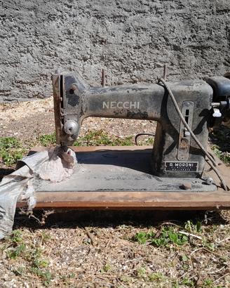 Macchina da cucire Necchi