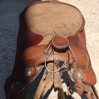 sella americana con tutti i suoi finimenti 