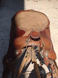 sella americana con tutti i suoi finimenti 