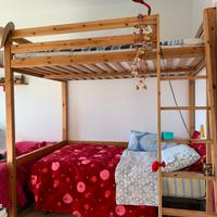 Struttura letto a soppalco con materasso