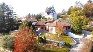 Villa di 350 m² con più di 5 locali e box auto dop