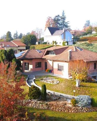 Villa di 350 m² con più di 5 locali e box auto dop