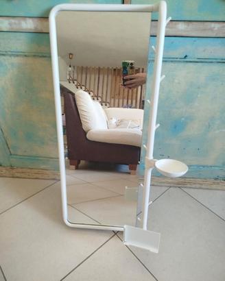 specchio Ikea con porta cellulare e portagioie