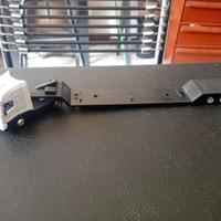 Modellino camion Iveco