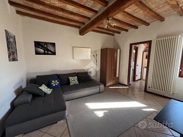 MONOLOCALE A TRAVERSETOLO