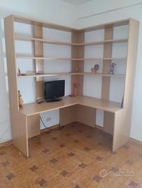 scrivania angolare con libreria in legno 
