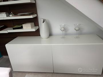 Credenza con boiserie