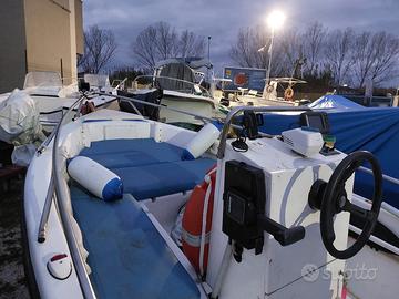 Barca open con motore Mariner 25cv