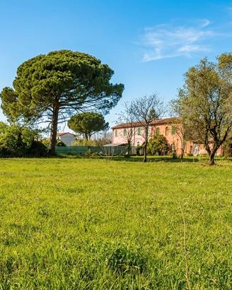 Casale Storico con 2,7 Ettari di terreno