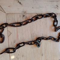 Antica catena in ferro forgiato e battuto a mano
