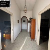 INTERA PALAZZINA in CENTRO - CAROVIGNO