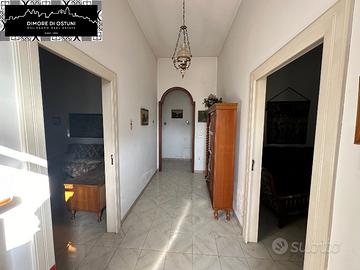 INTERA PALAZZINA in CENTRO - CAROVIGNO