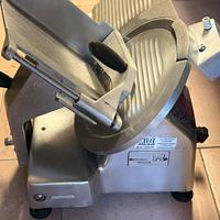 Affettatrice elettrica REGINA a gravità lama 275mm