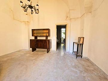 4 LOCALI A LEVERANO