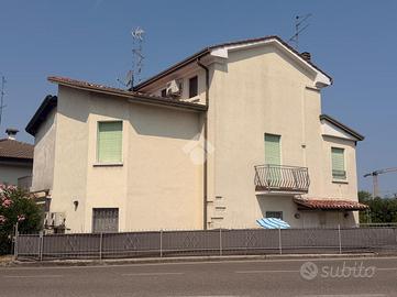 3 LOCALI A PESCHIERA DEL GARDA