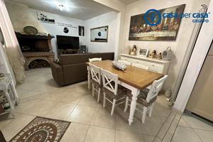 CASA INDIPENDENTE IN PIENO CENTRO CON AMPIO PARCO