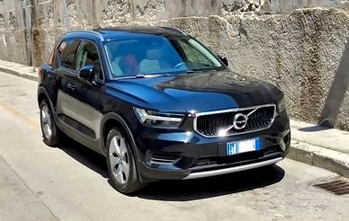 Volvo XC40 D3 automatico Momentum Pro (Full-Opt)