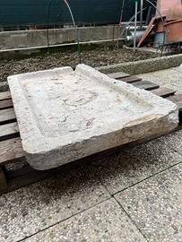 Lavandino in pietra di una volta