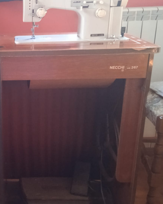macchina da cucire NECCHI mod.267, con mobile