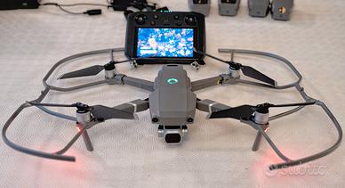 DJI Mavic 2 Pro Drone con Fly More Kit di Accessor