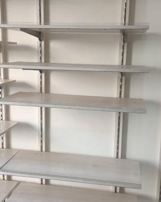 Scaffalatura a  parete in legno con Mensole