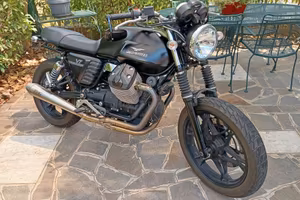 Moto Guzzi V7 Stone 