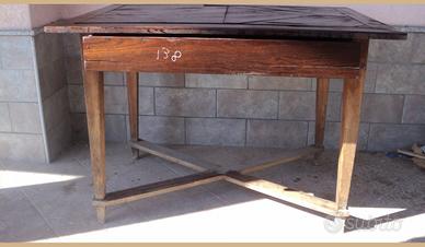 Tavolo fisso con cassetto in rovere