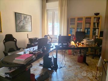 Arredamento ufficio professionale completo