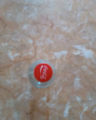 bottiglia coca-cola con figurina calciatoripanini 