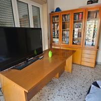 scrivania e libreria in legno