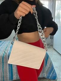 Borsa trapuntata con maxi catena – elegante e mode