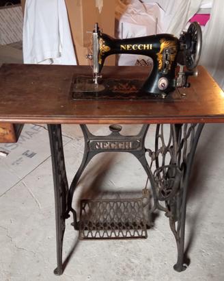 Macchina da cucire Necchi