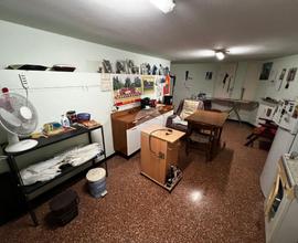 MAGAZZINO A GENOVA