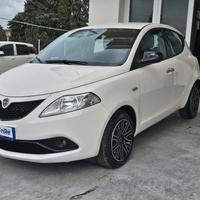 Lancia Ypsilon 1.0 firefly hybrid Gold s&s 70cv