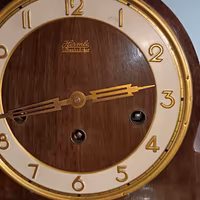 orologio meccanico da mensola o camino 