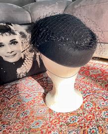 Cappellino nero con veletta