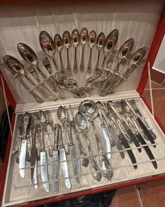 Servizio posate 87 pezzi. Placcate argento.