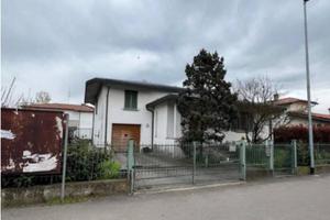 Immobile in asta di 223 m² con 4 locali e box auto
