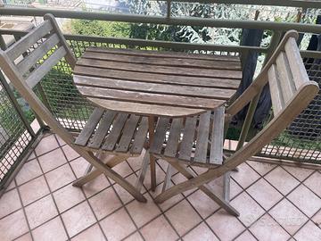 Tavolino con sedie per balcone