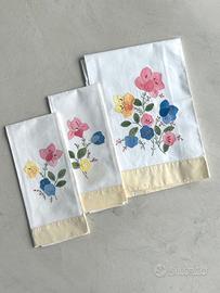Set asciugamani con decorazione applicata