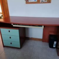 Scrivania Robusta con cassettiera e sedia