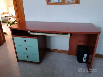 Scrivania Robusta con cassettiera e sedia