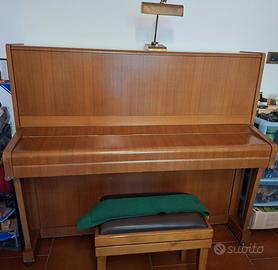 Pianoforte a muro Petrof