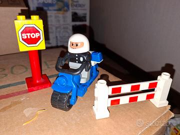 poliziotto Duplo Lego con moto e accessori