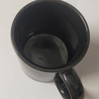 tazza nera e tazza bianca