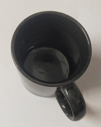 tazza nera e tazza bianca