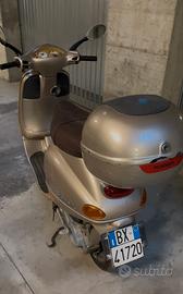 Vespa ET4 125 prima immatricolazione UK