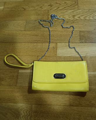 Borsa pochette di colore giallo vernice
